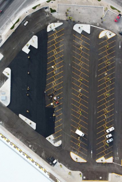 Sellado de estacionamiento centro comercial Viaker